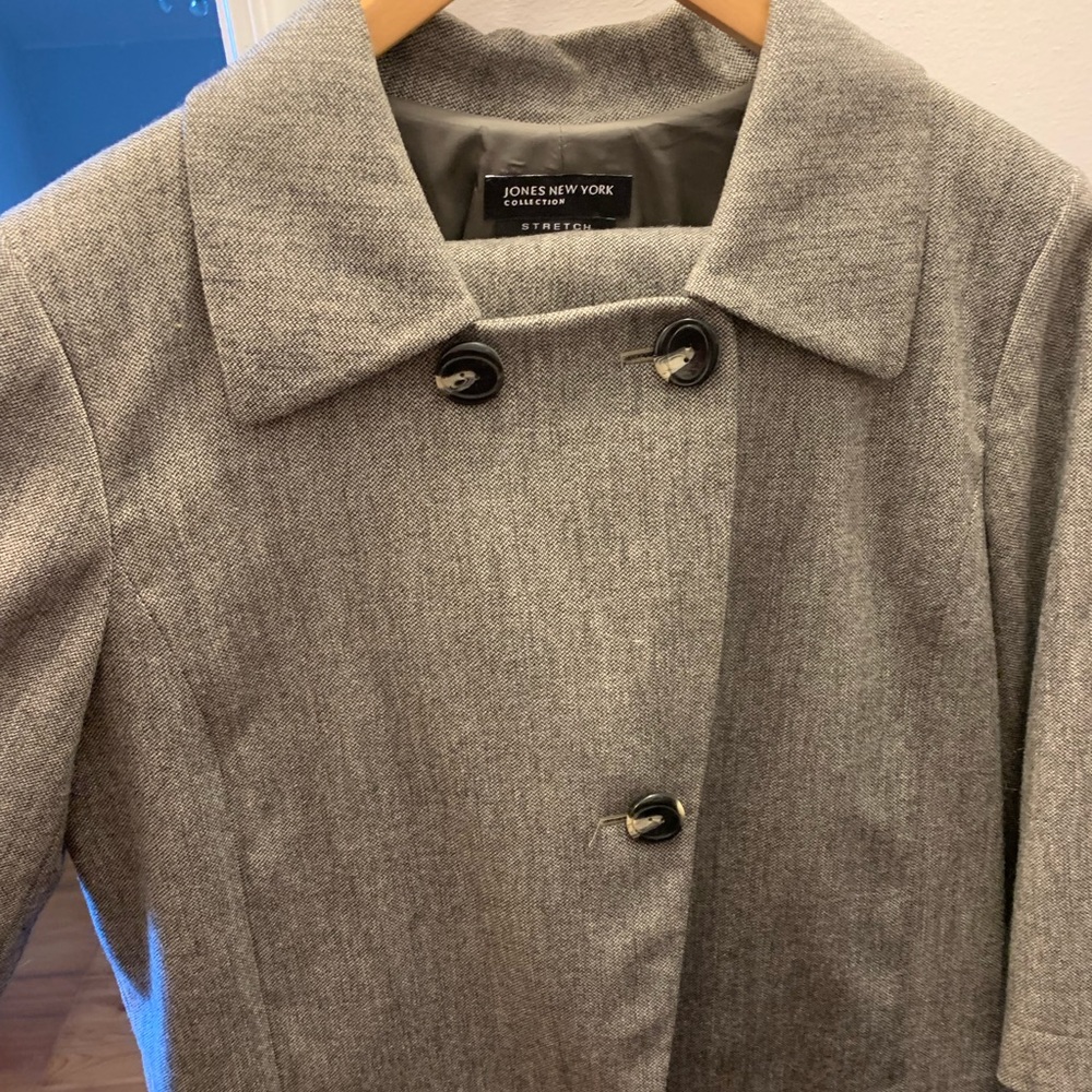Jones New York Women's pant suit. GUC